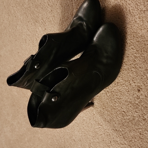 Coach leather short boots. Size 8.5 - Picture 2 of 4